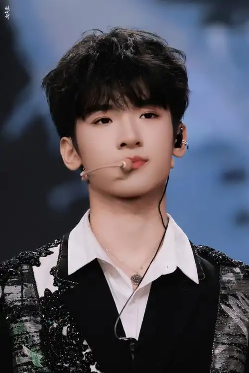 张峻豪 顶级liveking##今日星拍放送##张峻豪卷发