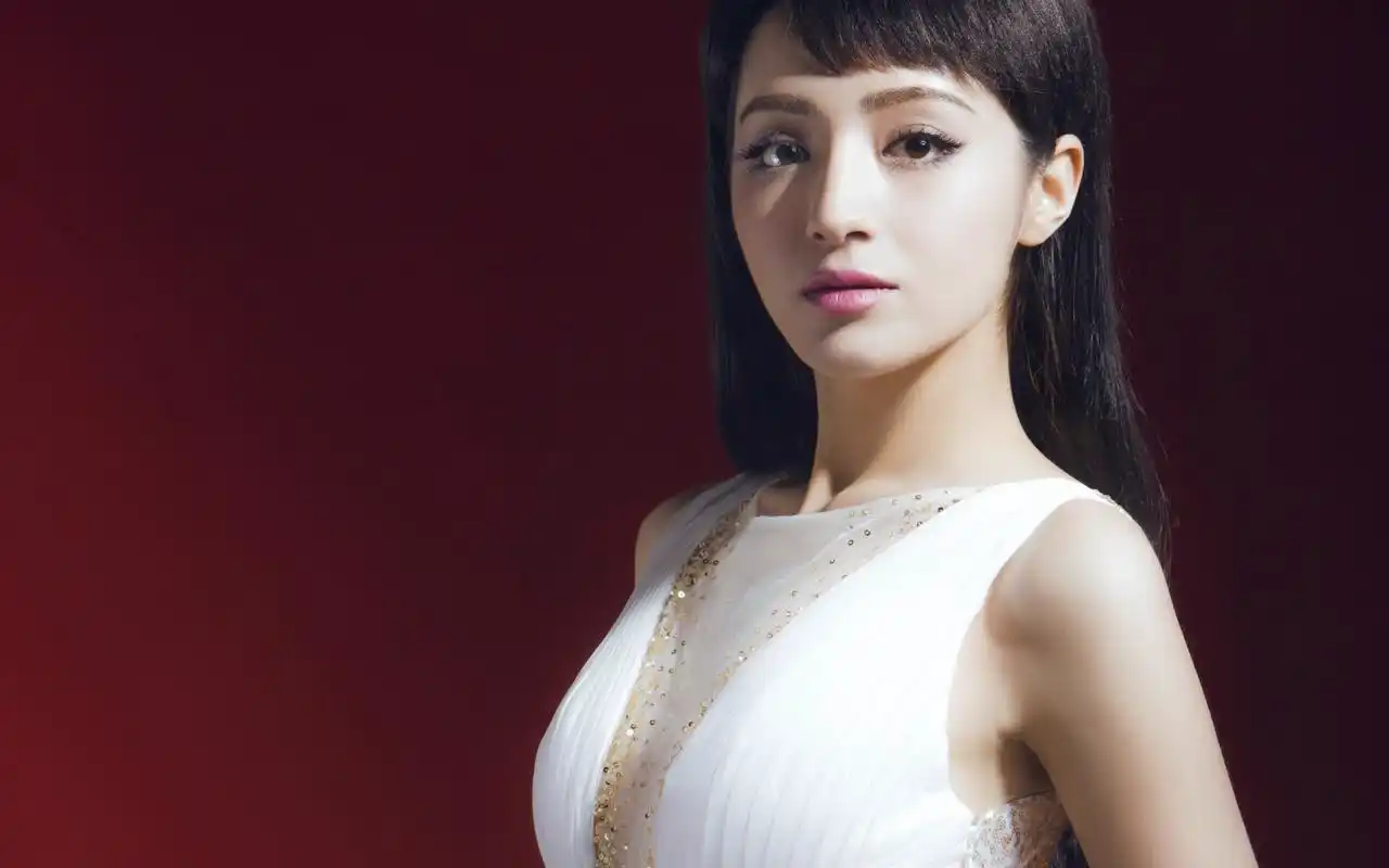 美女明星麦迪娜高清桌面壁纸下载