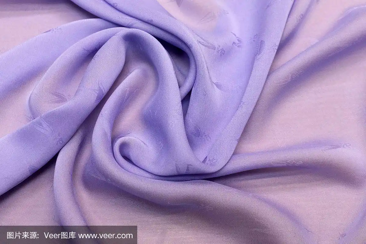 浅紫丁香色的雪纺丝织物,艺术布局
