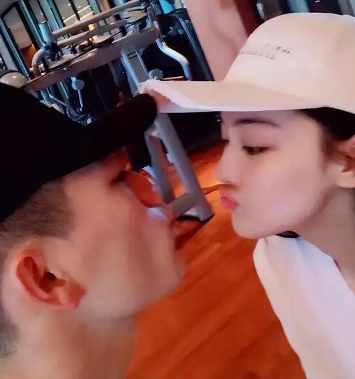 回顾张馨予情路坎坷嫁给何捷后苦尽甘来还是军人最靠谱