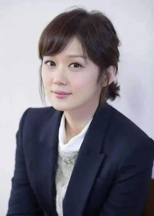 张娜拉发布照片一双大眼睛十分灵动有神素颜出镜仍元气十足