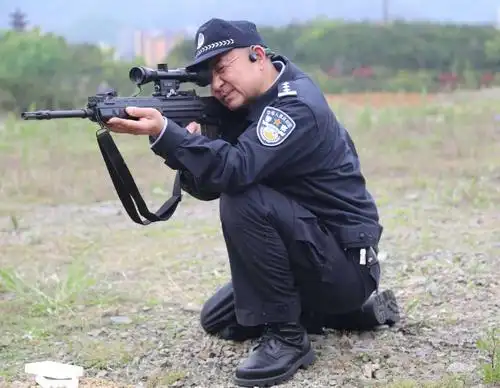 商南巡特警开展专业枪支实弹射击训练