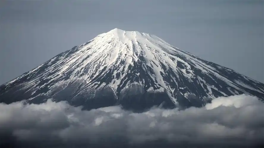 日本富士山壮丽风景高清桌面壁纸