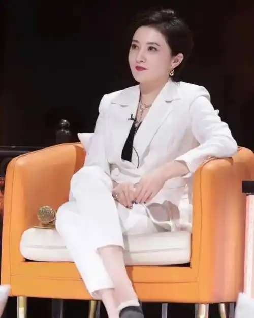 演员金铭:北大毕业,41岁结婚看缘分,如今她还好吗?_妈妈_男朋友_孩子