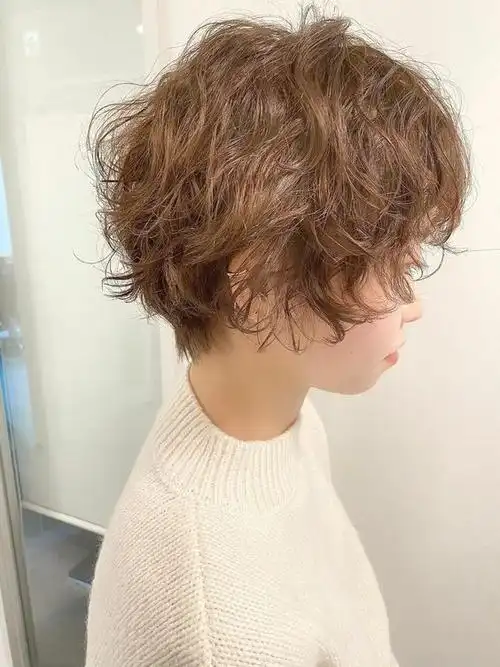 女士短发不论怎么剪,最百变时尚还是纹理烫,蓬松自然不夸张|发型|烫发