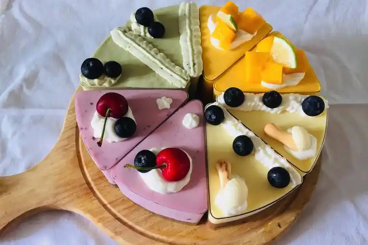 不用烤箱,在家就能做出精美的拼盘慕斯蛋糕(二)