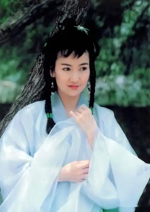 陈美琪:16岁已是"人间尤物",孕期遭背叛致不孕,如今风韵犹存