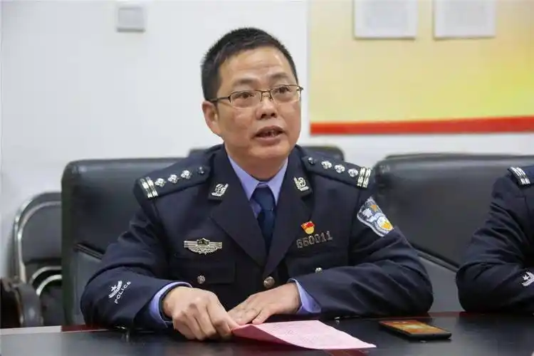 大田县公安局举行民警光荣退休座谈会