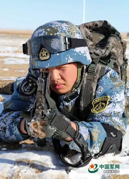 中国海军陆战队女兵赴塞北寒区训练跳舞照曝光