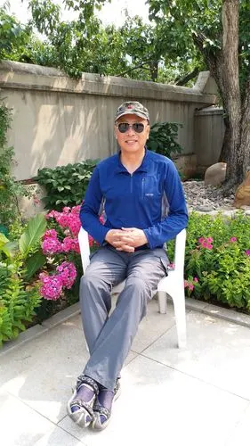 阳光老头七十岁留影