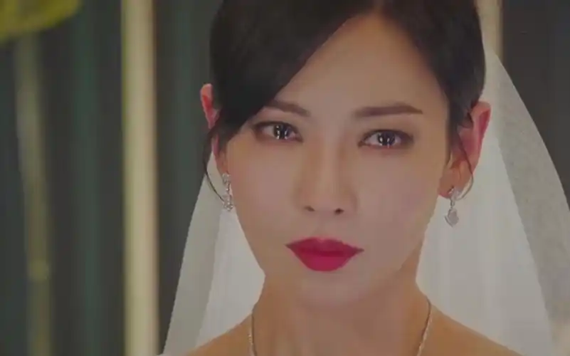 韩剧顶楼千瑞珍周锡京虽然很想念很痛苦但我只能独自承受不能再依靠你