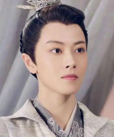 女明星女扮男装,杨幂清秀赵丽颖英气,而她却让人分不清是男是女