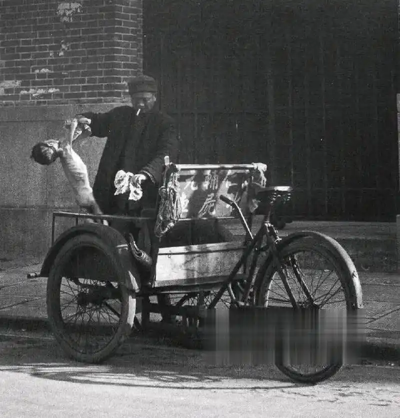 一张老照片,上个世纪四十年代,上海的收尸人