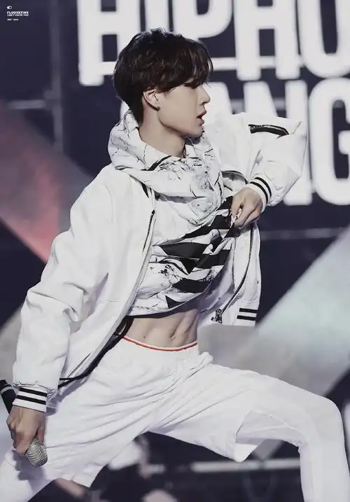 王一博腹肌图有,啥时候给我看看新的啊?