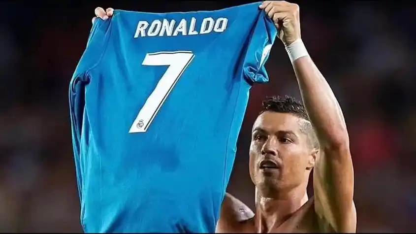 c罗17号球衣图片