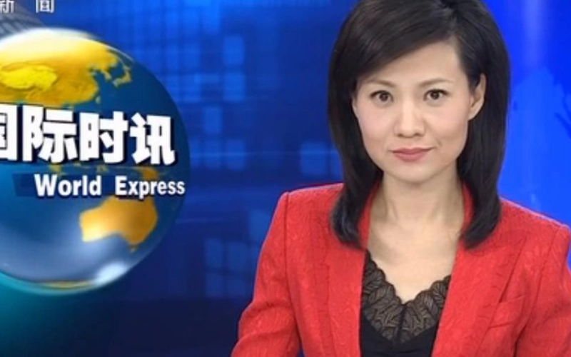 扩展资料: 李梓萌:女,汉族,中央电视台主持人,《新闻联播》节目主播