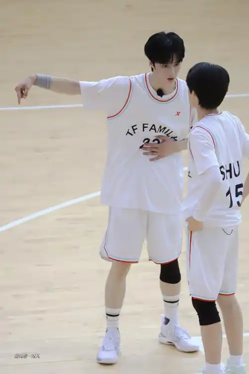 新生代演员刘耀文##时代少年团接力女团舞