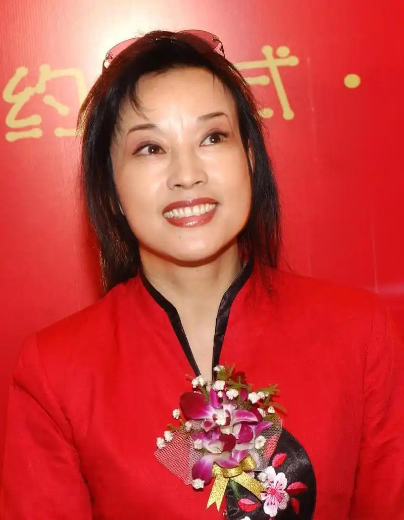 50年前的刘晓庆:纯天然美女 50年前,刘晓庆以一张绝美的照片出现在