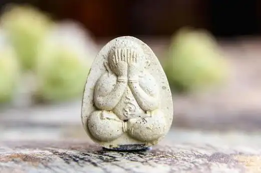 掩面佛适合什么人佩戴,掩面佛无佩戴禁忌  第1张