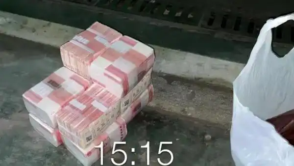 保洁大爷打扫地下车库捡到100万元现金,已归失主