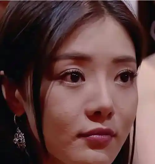 明星的皮肤真没有素人好,痘印粉刺好明显,全靠粉底滤镜撑_痘痘_问题