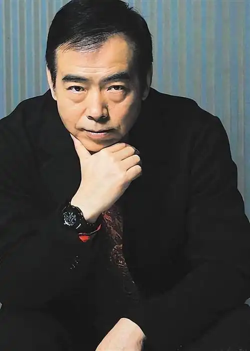 当62岁洪晃和64岁倪萍出席活动才明白陈凯歌选陈红是对的