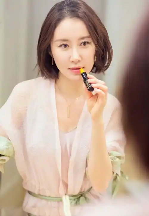 舒畅回应整容:都怪"美颜"让自己变得不美_照片_角色_质疑