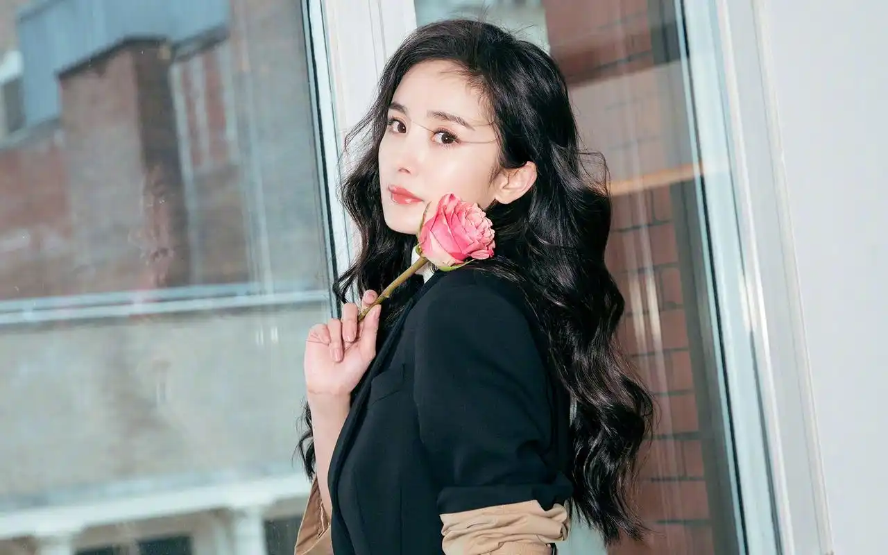 杨幂典雅性感高清桌面壁纸