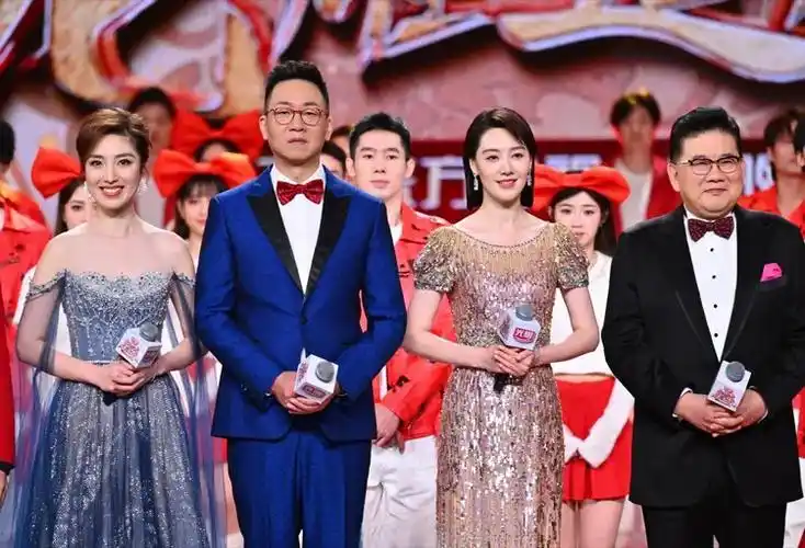 东方卫视春晚主持人王冠c位陈辰缺席何卿上位冯琳只能站边上