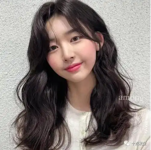 长发发型2021年最新款女图(2022年流行发型图片女减龄中长款)-天晟网