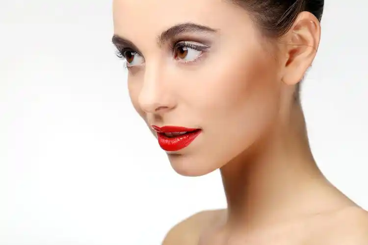 护肤品代言的美女