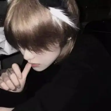 个性时尚高冷成熟男生头像