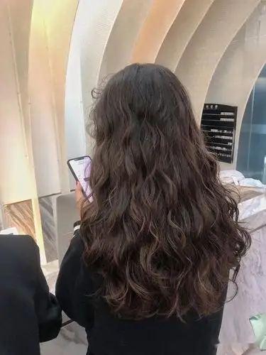 入冬流行"羊毛卷",不卷你就out了|发型|卷发|中长发|短发|复古_网易