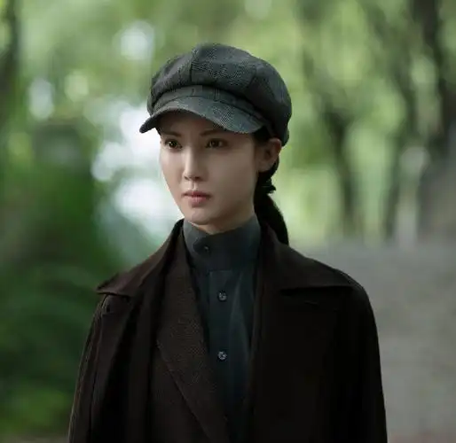 隐秘而伟大被金晨的复古穿搭吸引了美得有腔调又高级