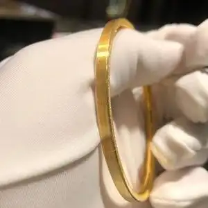 周大福黄金手镯拉丝手镯侧面磨砂筷子手镯拉丝亮面磨砂结婚三金