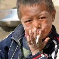 小孩抽烟喝酒霸气图片 搞笑小孩抽烟图片头像霸气_微信头像图片大全