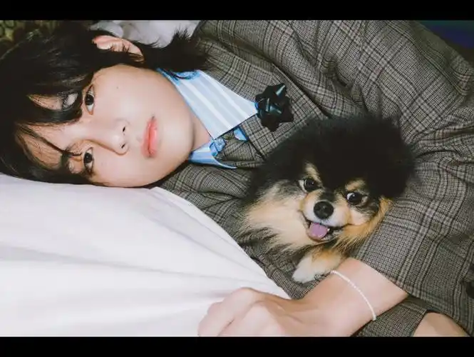 少年感爆棚!金泰亨solo预告照伟大的脸!