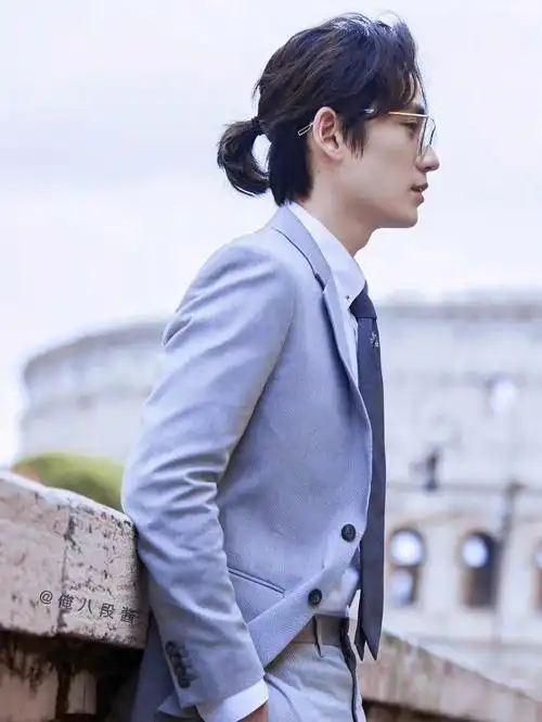 男生好看的长发发型(男明星"长发"造型只服这几位)