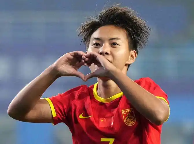 王霜:我的脚有时候下地都困难_比赛_伤病_中国女足