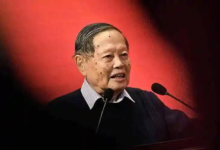 谁在背后安排了宇宙的一切?杨振宁:有造物者,宇宙不是偶然的