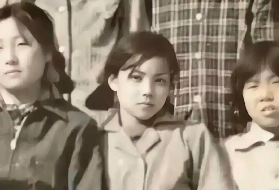 回顾54岁王菲与谢霆锋牵手,暴露感情现状,牵手姿势就知道幸不幸福