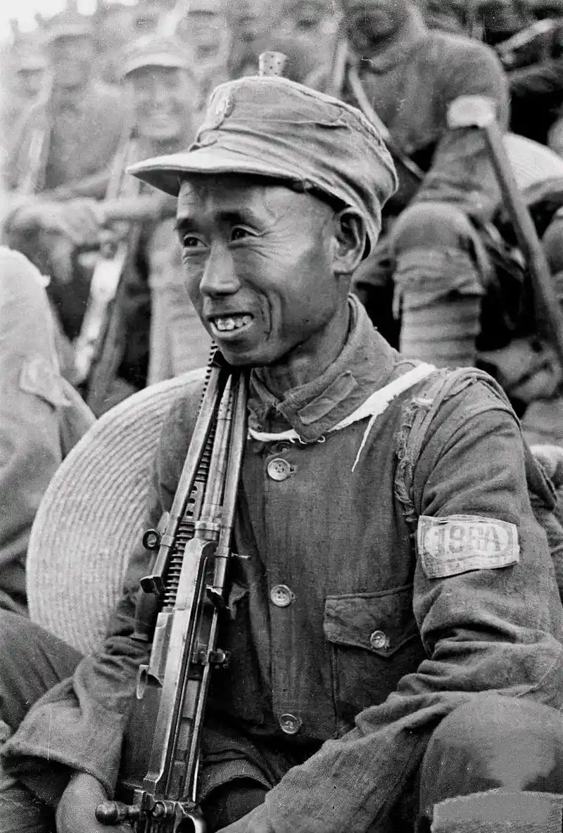 老照片 #老兵 延安的八路军战士,就是这样普通的士兵完成了 - 抖音