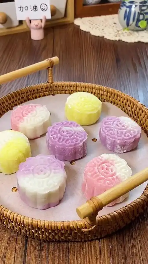 不用蒸不用烤的冰皮月饼,简单易学,软糯香甜!