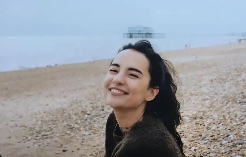 点击进来就看中英混血美女jessiemeili李美