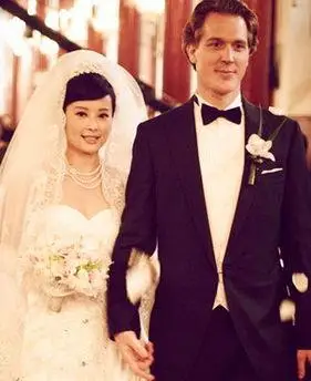 快人快语的袁立正陷入关于其前男友,张怡宁老公徐威的话题而左右为难