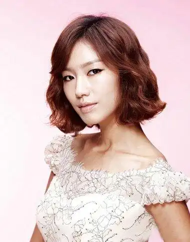 2016韩国短发卷发发型图片 韩国中短发卷发发型