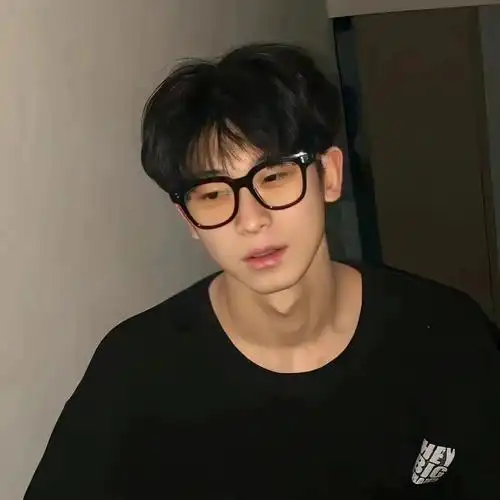 这才是阳光男孩的头像距离emo