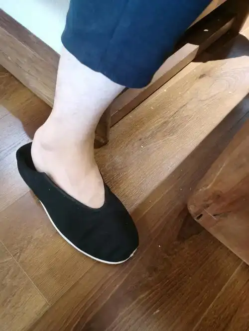 深圳人开始流行穿布鞋了