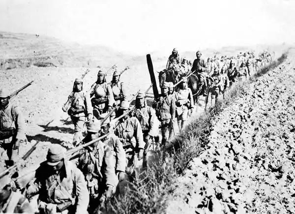 老照片:1938年日军大举进攻晋西南 实施了最大规模的毒气战