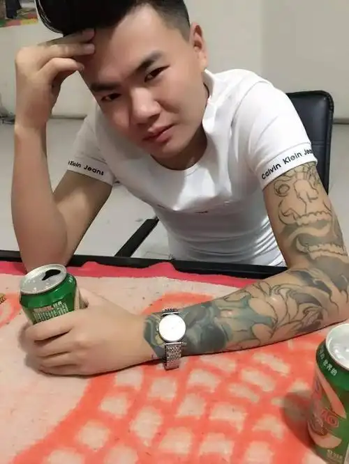 当年你身边混社会的人现在怎么样了网友电视看多了吧